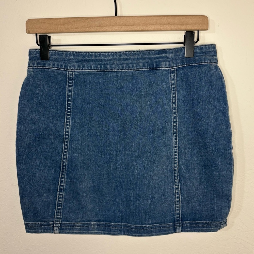 Free People Little Daisies Denim Mini Skirt size 2 - Picture 11 of 11